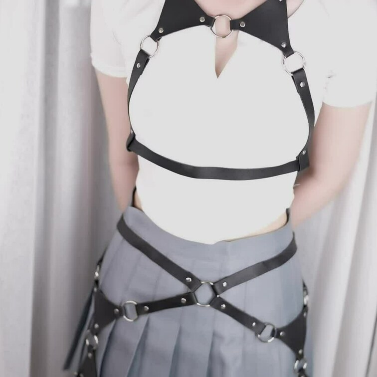 全裸にこのハーネスだけも悪くない？？