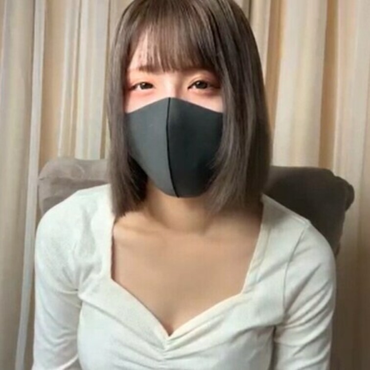【みれい 20 歳】

みれいさんのライブ配信動画です
生配信 だと、1 回の有料配信を視聴すると、おおよそ平均 