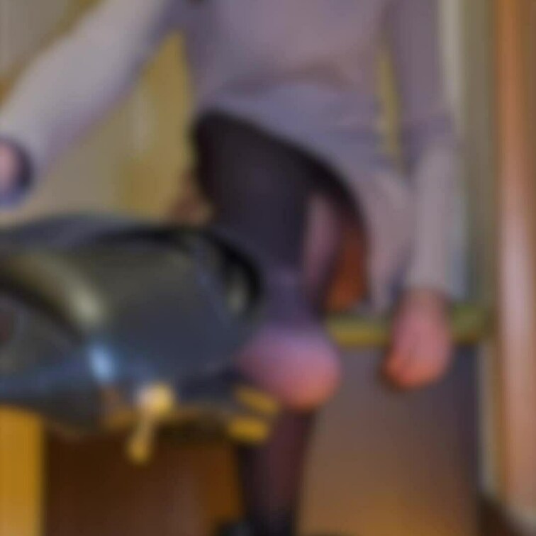 いよいよ今日の夜に公開予定です❣️ブーツで脚・足フェチを○○○する動画のサンプル動画です👌❣️
ロングブーツに黒ストッ
