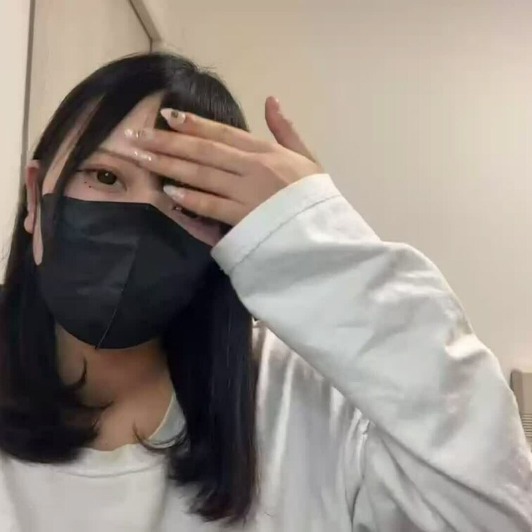 【りん 18 歳】

りんさんのライブ配信動画です
生配信だと、1 回の有料配信を視聴すると、おおよそ平均 5,0