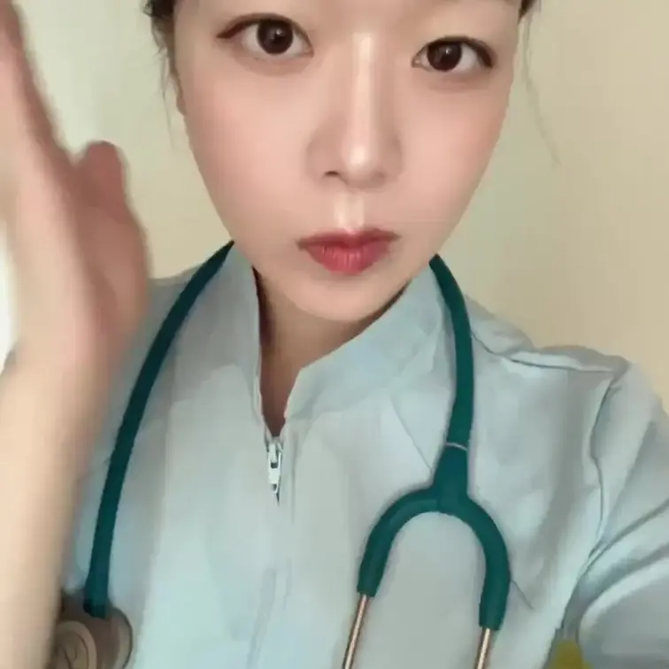 本物の現役ママナースが治療してあげるよ❤️‍🩹
ほら、じゃあ色々診てあげるのでズボンとパンツ脱いでくださいね🩷🩷🩷🩷