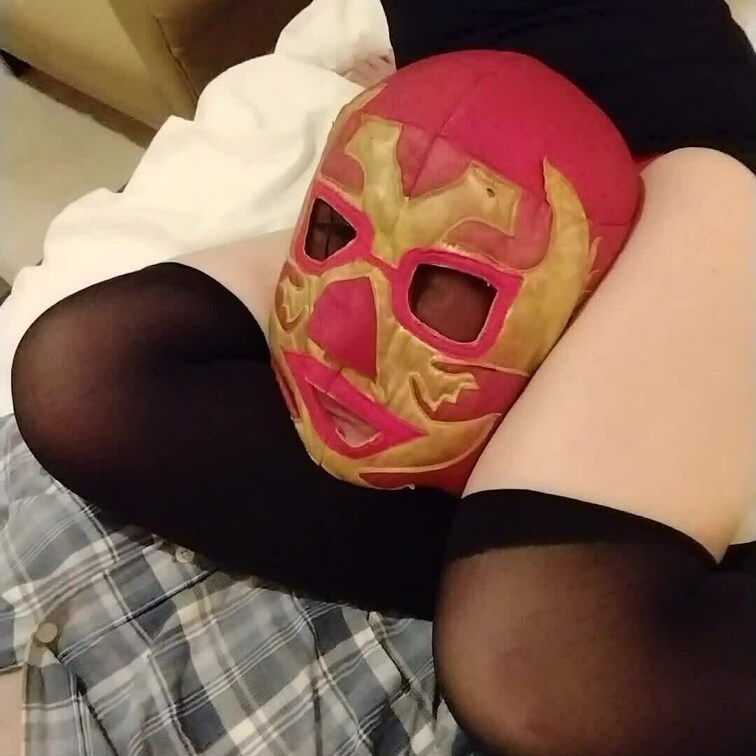 初登場。鍛えた太股で男性を絞め落としたこともあるれいちゃん。Ｓっ気どんどん上昇中です。初投稿は、4の字固め。脱出不可能で