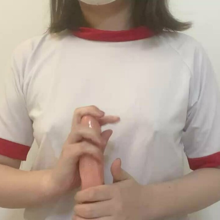 初投稿だよ😘
みなみの全部見てね💕

頑張ってヌルヌルのパイズリしたから、見てほしいな！