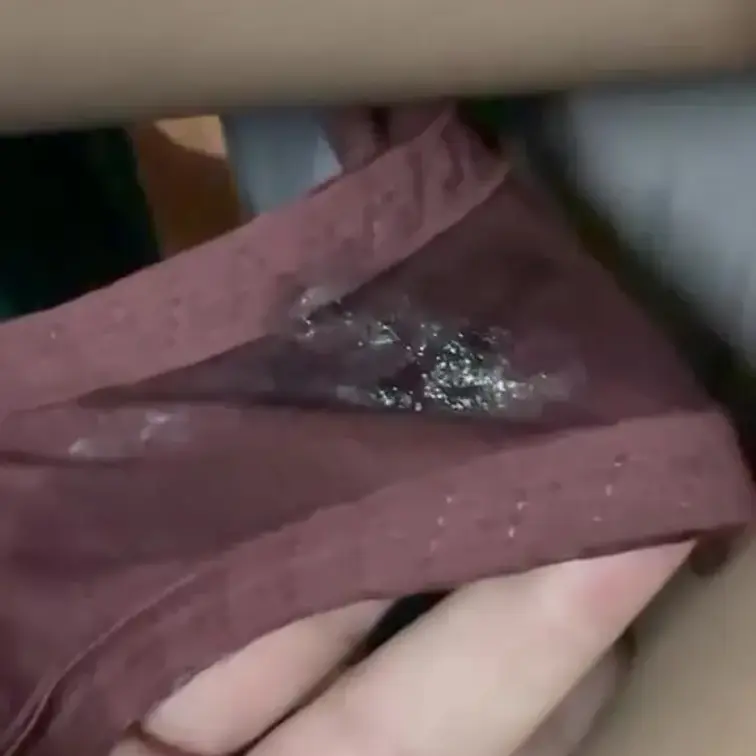 パンツの裏側ねちゃねちゃ😅