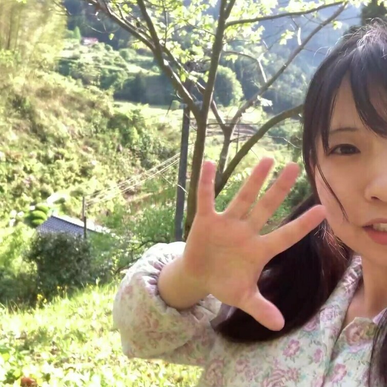 筍狩りと椎茸狩りをします。最後におしっこシーンあります。

「この動画の収益は全て来年90歳を迎える祖○○○の御茶菓
