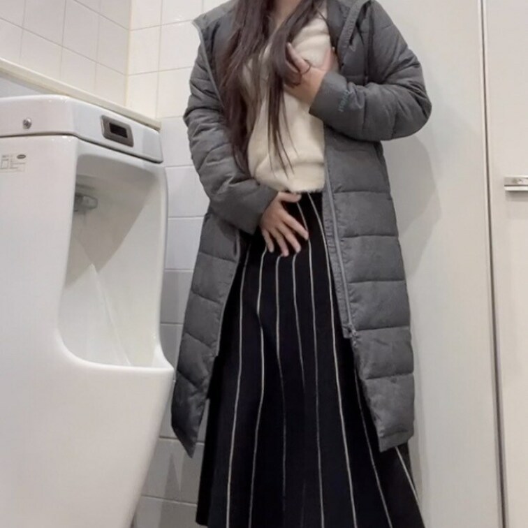 真夜中に全裸オナニーしちゃいましたPart.1⋆⸜❤️⸝⋆
スカートまくり上げてパンストの上からクリちゃんイ
