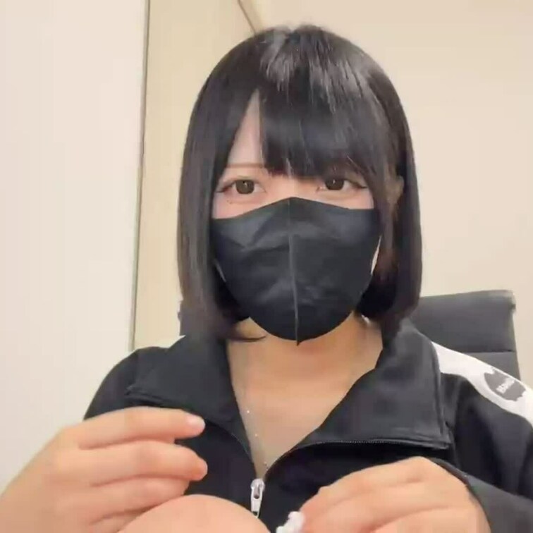 【りん 18 歳】

りんさんのライブ配信動画です
生配信だと、1 回の有料配信を視聴すると、おおよそ平均 5,0