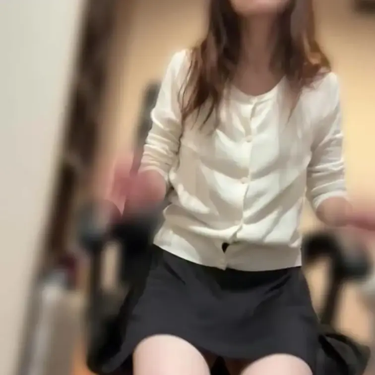 結衣です！

今回は初のパンチラ披露です！
ちょっと恥ずかしいけど、プレミアムプランの方だけに特別に見せちゃいます