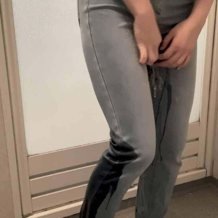 おしっこがまん大失敗😣
限界を超えた膀胱決壊により、ひもひめおしがまバトルに負けてしまいました！！