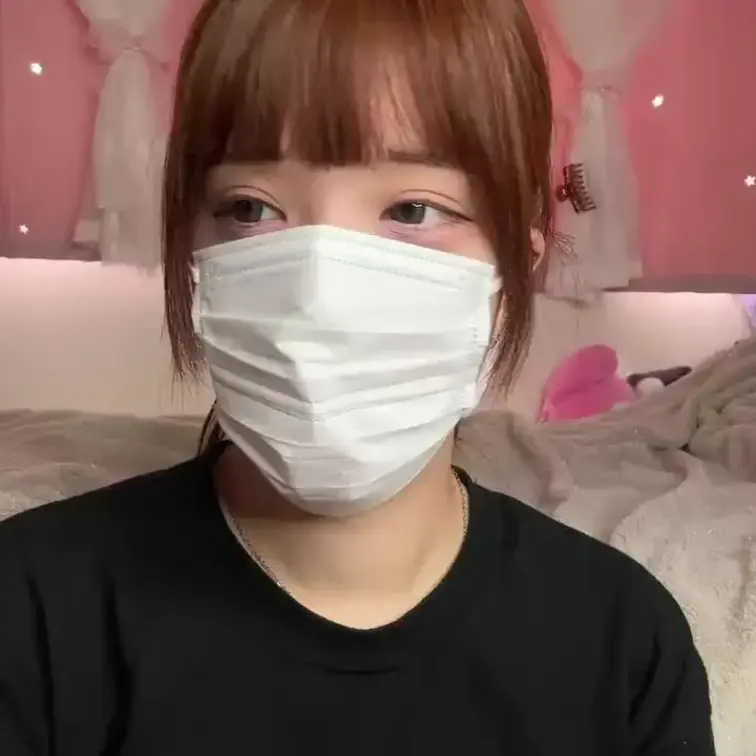 【みれい 20 歳】

みれいさんのライブ配信動画です
生ライブ配信だと、1 回の有料配信を視聴すると、おおよそ平