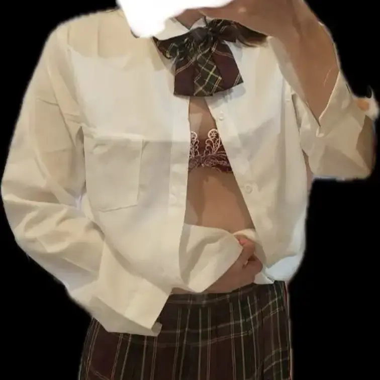 事務服での卑猥な写真