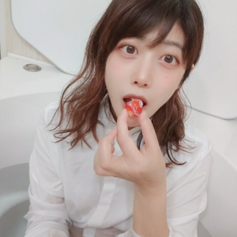 いちご食べる動画🍓再up
ゴールデンウィーク4/28〜5/7まで
毎日何かしら投稿します！
楽しみにしててね🫠💕