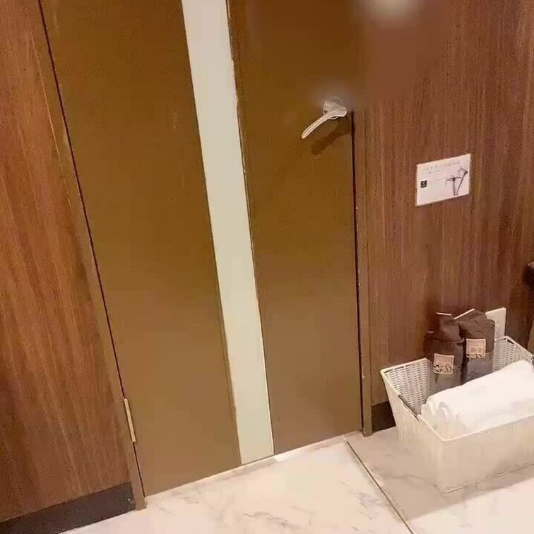 部屋に戻ると…