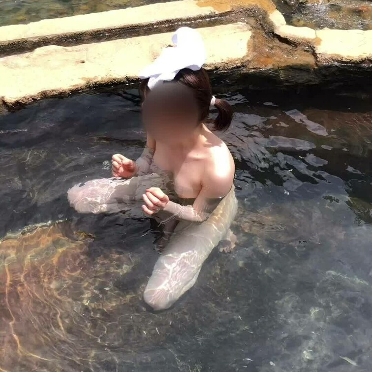 露天風呂に入ってたら、エッチなお猿さんがやってきた