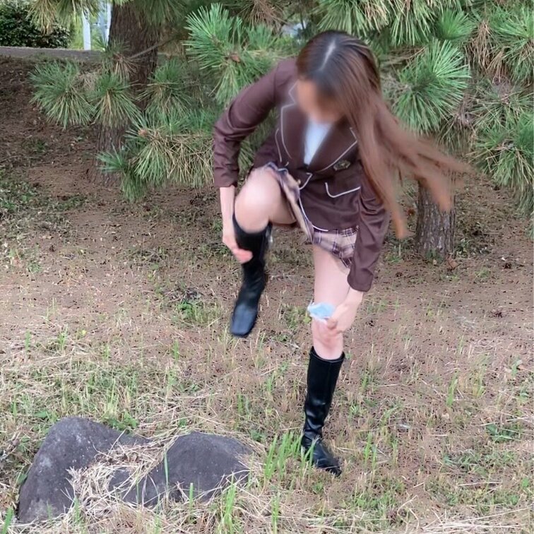 Ｓ尿女子学園のREMI様が、野外で放尿します。
Ｘにはない画像です。