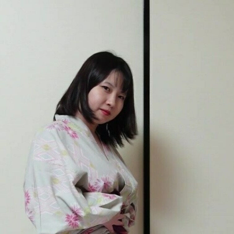 ぺニバンを付けて、浴衣で腰を振ります。