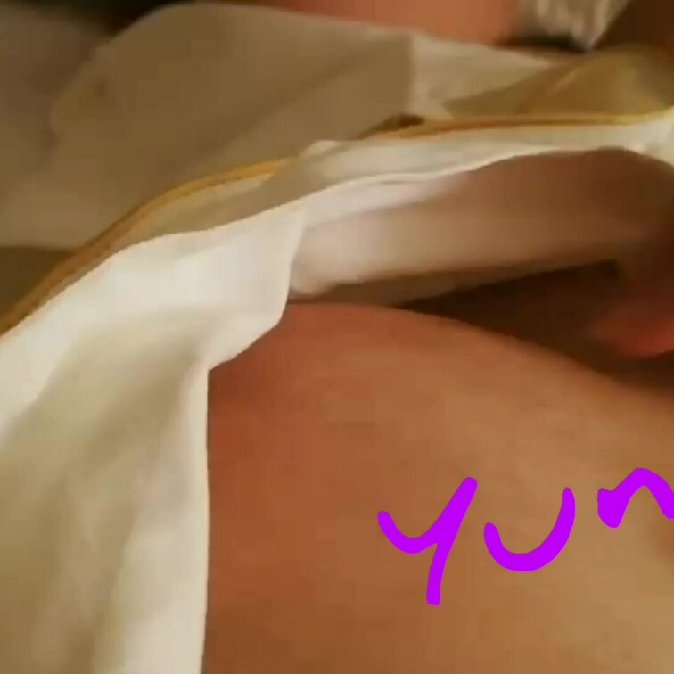 おっぱい弄ってます🤭🤭