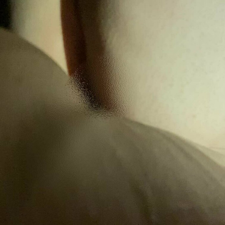 お散歩してたらしたくなっちゃってバレないとこで青○○○しちゃった🙈
突然始まっちゃったので精子出てくるとこだけですが限
