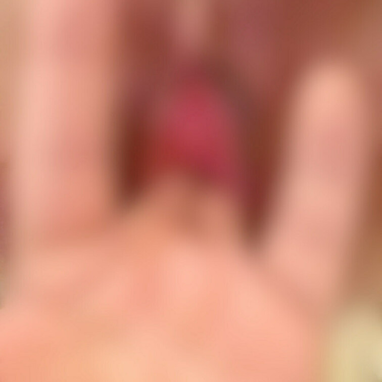 まんこに指ズボズボ入れて掻き回してやったらいい声を出して喜んでました😋