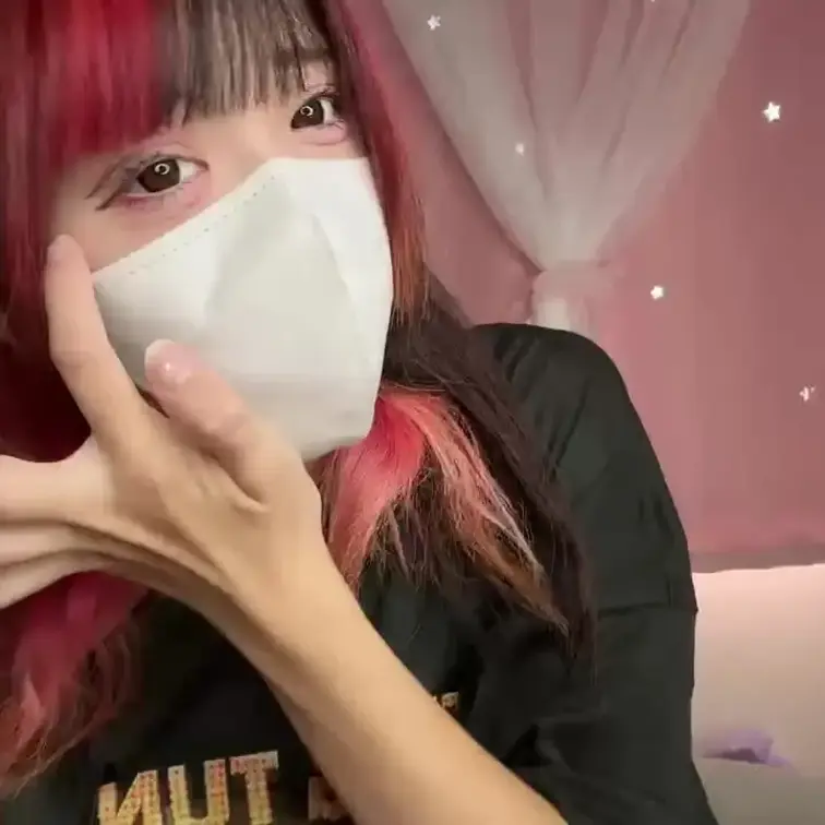 【みれい 20 歳】

みれいさんのライブ配信動画です
生ライブ配信だと、1 回の有料配信を視聴すると、おおよそ平