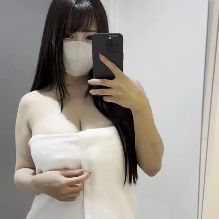 みなさんお仕事お疲れ様です！私も今日はさっきやっと帰宅したので今からお風呂です！（21:30）