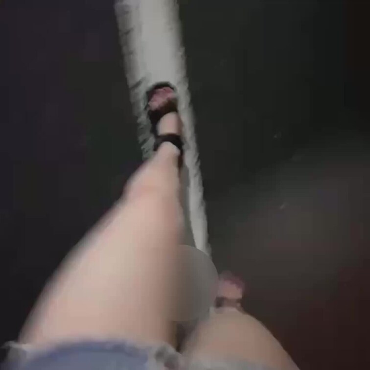 えちえちショーパンで夜のお散歩🚶‍♀️