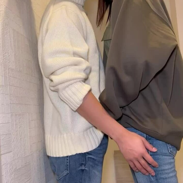 ホテルに入ってすぐフェラしちゃった💖
おちんちん洗ってないから匂いがすごくて興奮しちゃったぁ😍