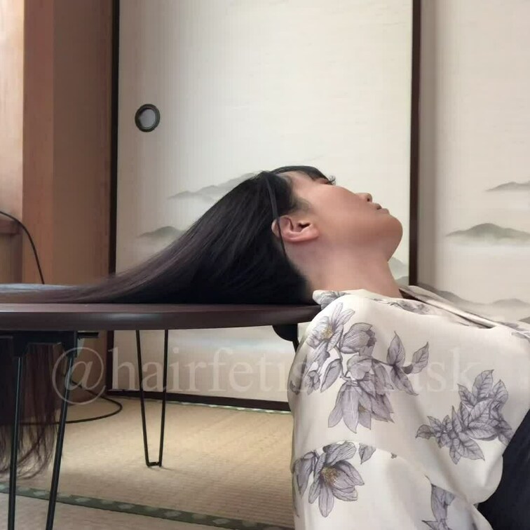黒髪スーパーロングヘア動画です。