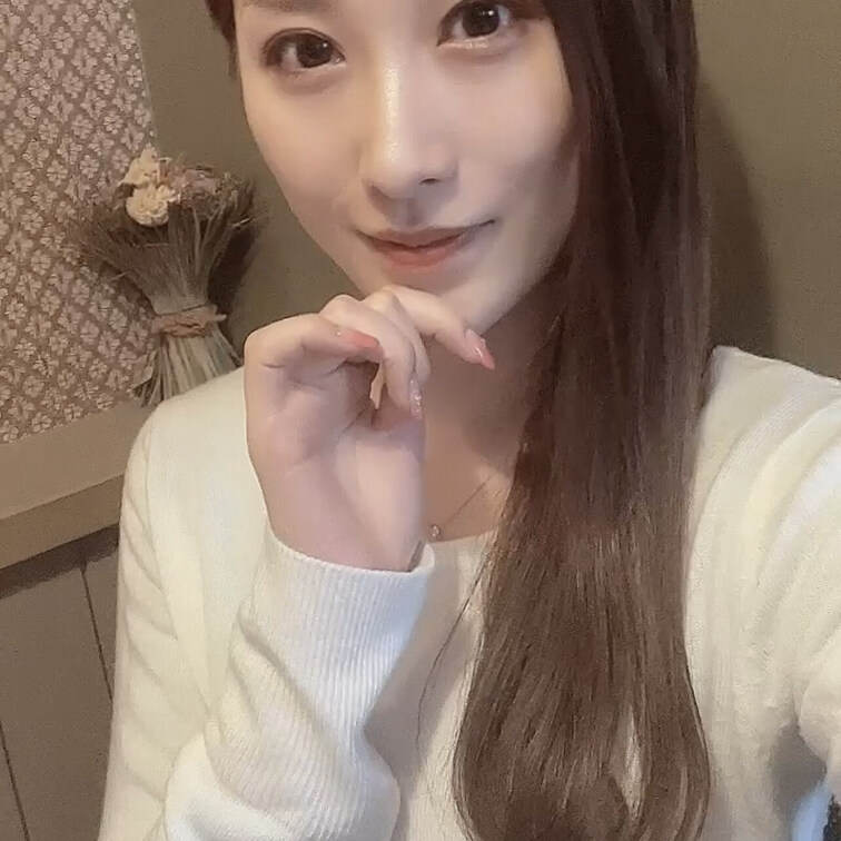コソッ🤫　今日はマウジーと黒パンストです💗
