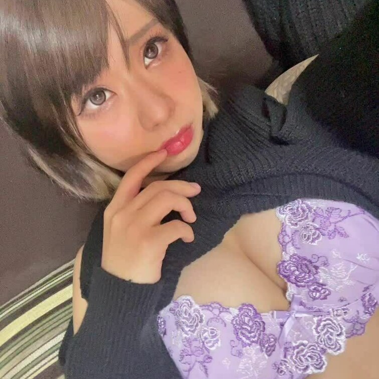 もんで触って、舐めて、


かじって♡♡
