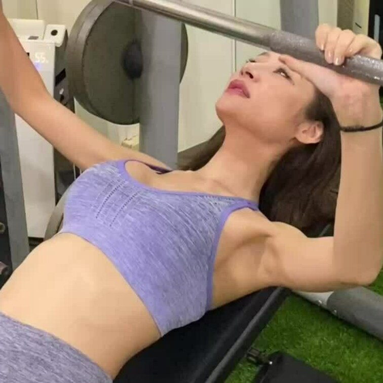 ［美女たちの筋トレ］