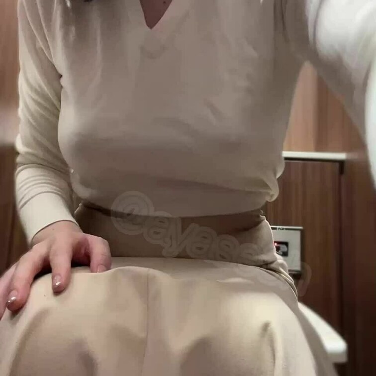 ついに会社のといれで...💦
最後までご覧になって、この後の続きが見たい方はいいねください♡