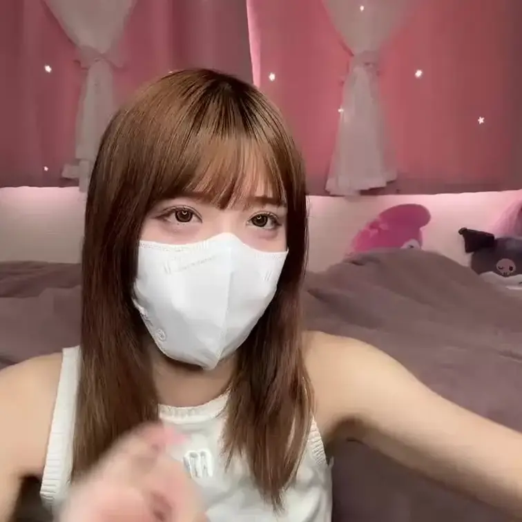【みれい 20 歳】

みれいさんのライブ配信動画です
生ライブ配信だと、1 回の有料配信を視聴すると、おおよそ平