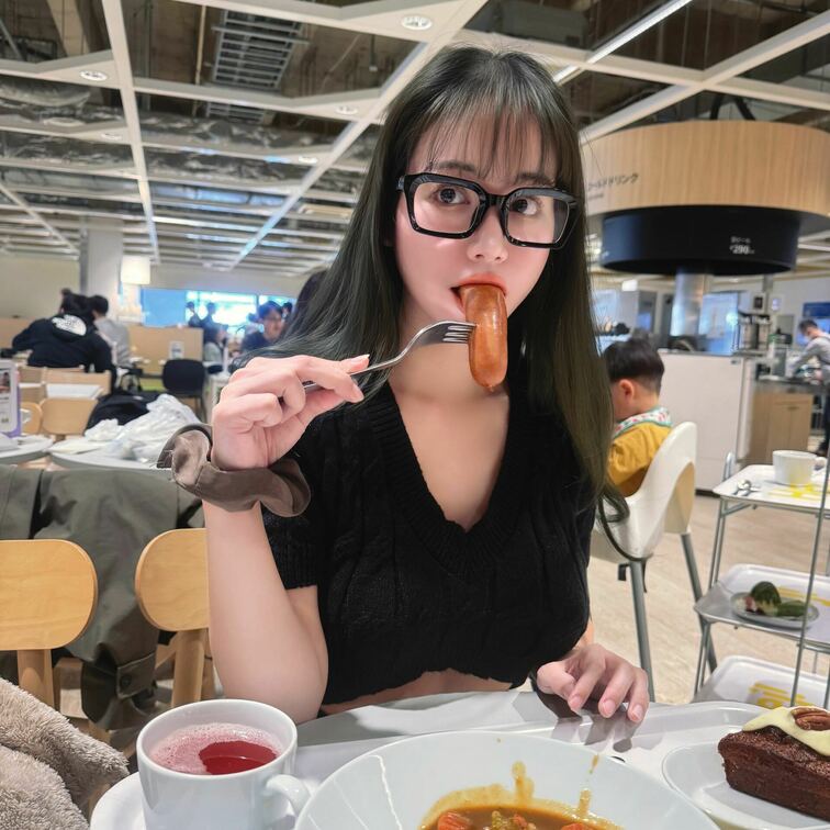 今年もお仕事おつかれさまでした♪ソーセージ🌭納めしてきましたが、生ソーセージはまだまだ受け付けておりますのでよろしければ