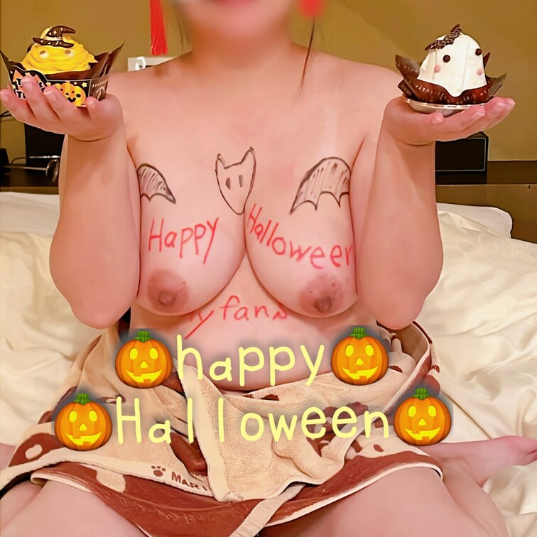 ハロウィン🎃ケーキ🍰
コウモリは自画自賛🤣画伯と呼んで下さい👨‍🎨
🐷ちゃんの成長が捗ります♪