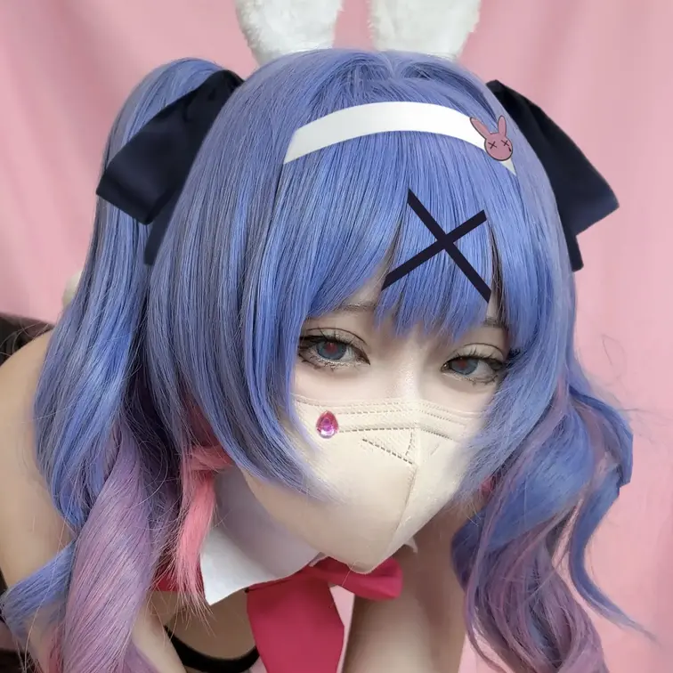 こちらのミクちゃんウィッグは自分で作りました！届いた時はなんとただの巻きなしツインテだったんです泣

話が違いすぎる