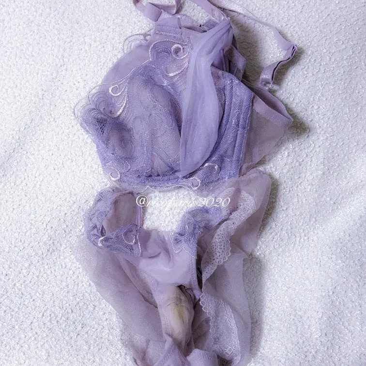 お気に入り
ヘビロテしちゃってるから
染み染みだよ💖
欲しい？