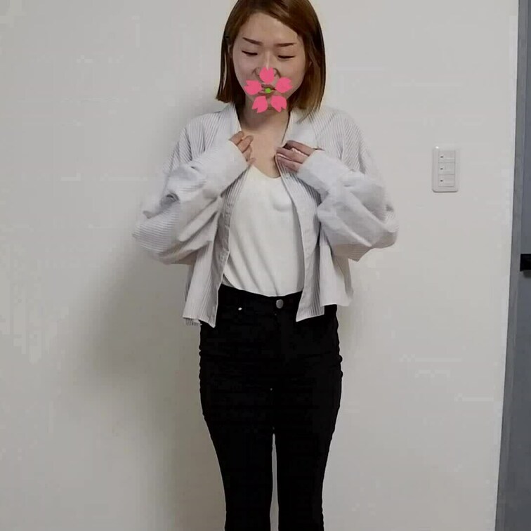 りりさん。関西混浴俱楽部主催のパーティーでは男も女もゲームに負けるたびに一枚脱ぐのがルールです。彼女はここまで脱いでくれ