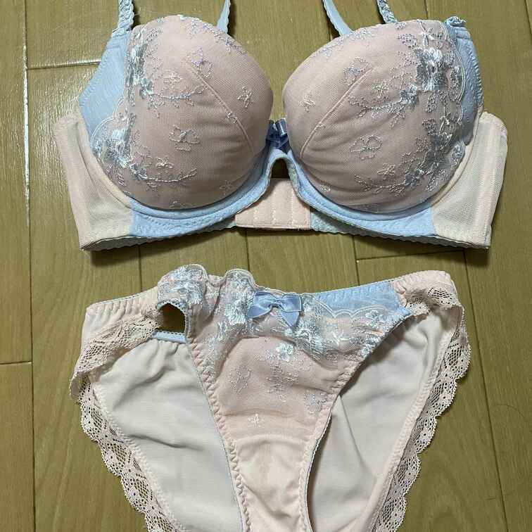 表からもシミが分かるね💕