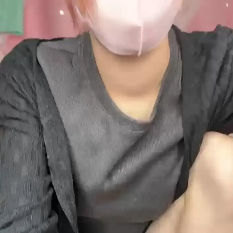 【みれい 20 歳】

みれいさんのライブ配信動画です
生ライブ配信だと、1 回の有料配信を視聴すると、おおよそ平
