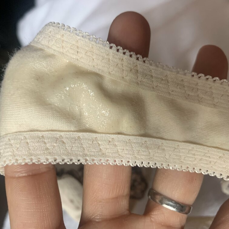 彼氏の横でおシリとりしてた濡れパンティ~♡
serviceshot| ω )<