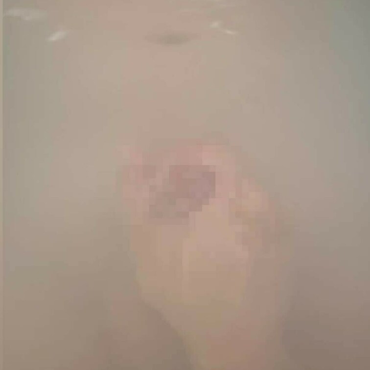 一緒にお風呂入ってる時だんなちゃんのチンコ触りたくなっちゃったから勝手に触っちゃった💕