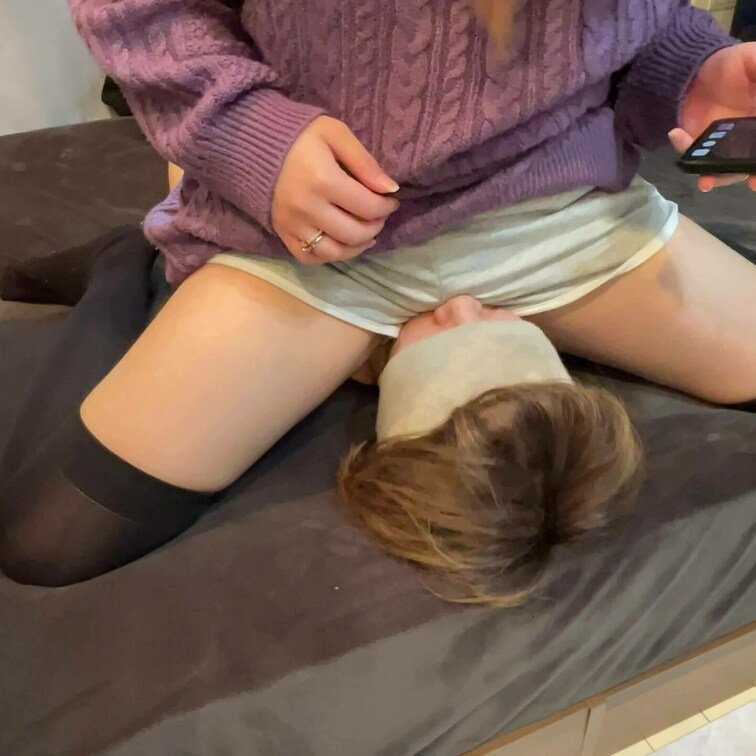 今回の有料会員限定動画は、バイト先の後輩あやちゃんの動画です。

M男が働いてたバイト先でM男バレして今でも○○○さ