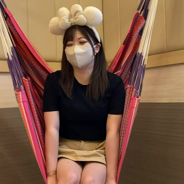 〈No.53〉【ゴールドプラン】都心の人気スイーツショップでニコニコ接客する瞳の大きな純心美女（24歳）が、ディズニーで