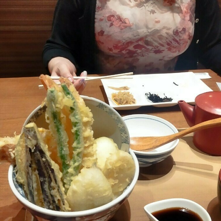 私は天丼を注文
彼女が注文したものを当てた方にはプレゼント!
チャレンジしてみて