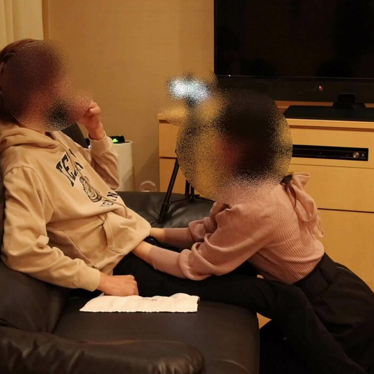 大阪で出会ったイケメン大学生に私のフェラの練習台になってもらったの😶
外見カッコいいのにいざ舐めてあげると可愛い声が漏