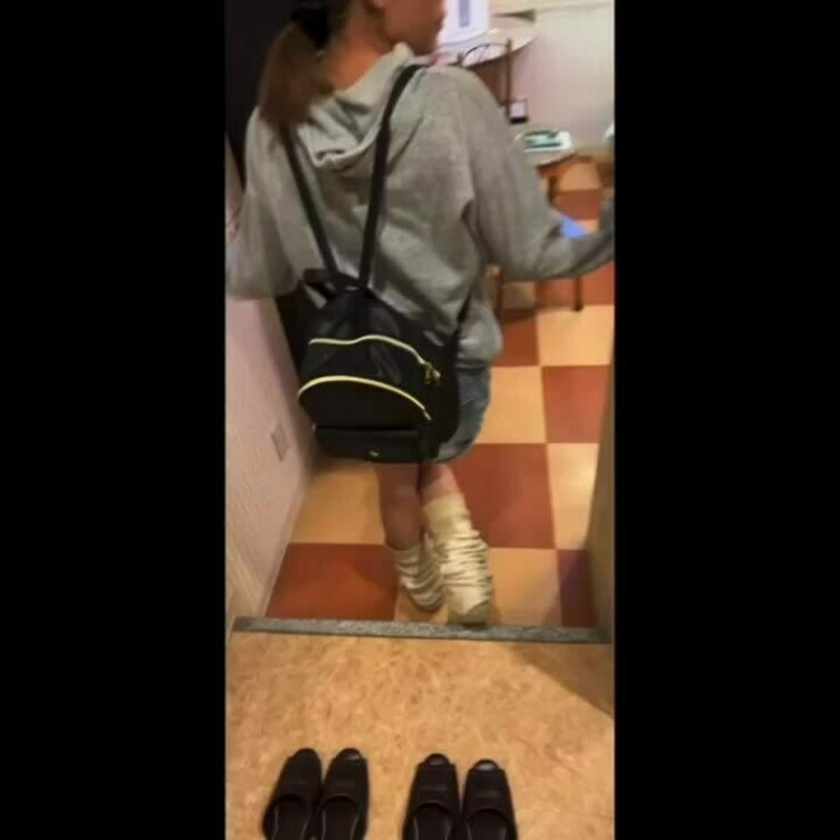 汚ルーズ履いてデート後にラブホに行ってセーラーに着替えて濃厚セックス♡
ムレムレ・クサクサのルーズでまずはいつも通り足
