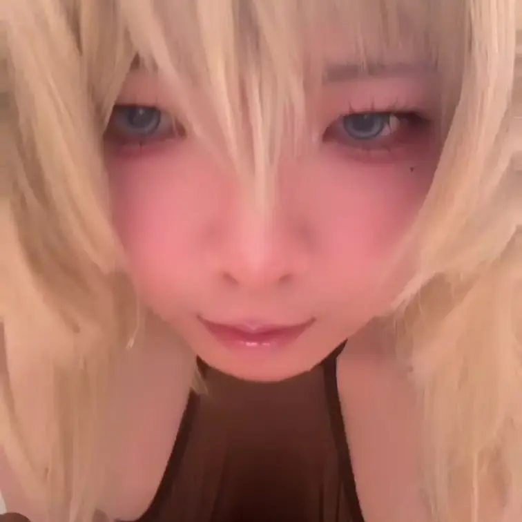 今回はコスプレして超極太ディルドでアナニーしました!