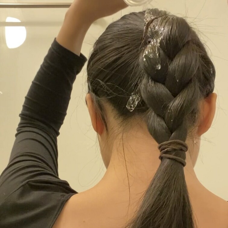 【2023年2月号】
三つ編みローションまみれ💇🏻‍♀️
豪快にぶっかけてます👏

#髪フェチ #黒髪