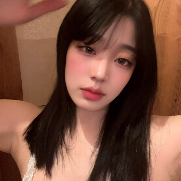 ドM向け♡15分言葉責め

仕事終わりに帰ってきて部屋を開けると
パンツを被って汗だくシャツを嗅ぎながら
乳首を